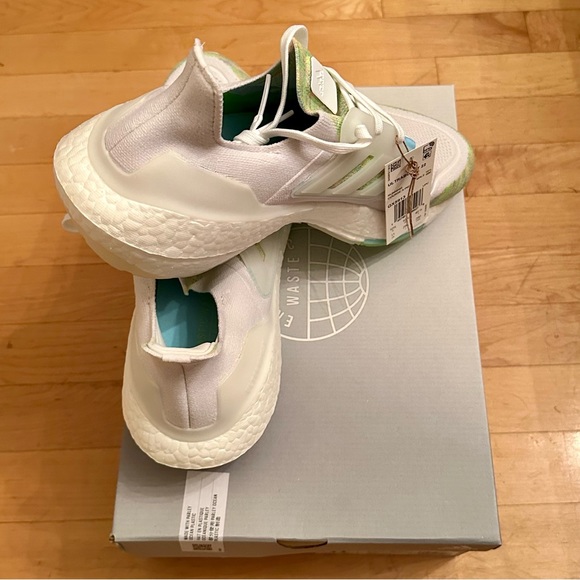 Brand New Adidas UltraBoost 22, Men’s size 11 - Picture 3 of 4